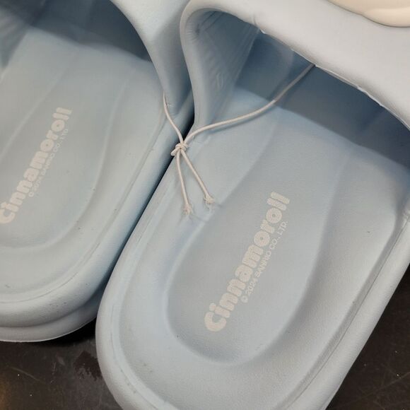 Brand New Sanrio Cinnamoroll Big Charm Slippers Size: US 7.5 - Picture 7 of 10